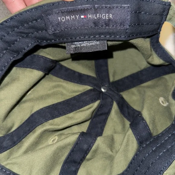 Tommy Hilfiger hat - Picture 3 of 3